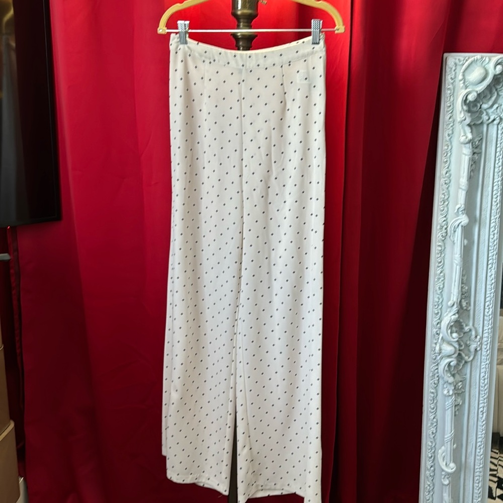 Pants white pattern with black size medium